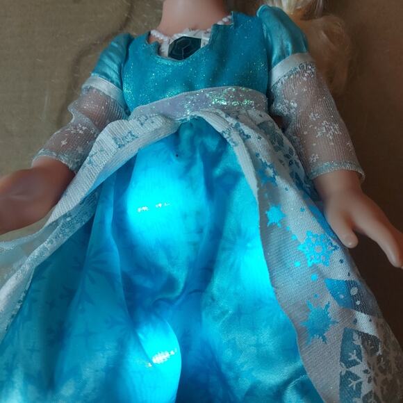 Princess Elsa 13" FROZEN Singing Doll Holiday Christmas Gift Birthday Toys Dolls - Picture 2 of 8